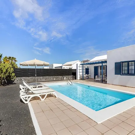 Lanzarote Volcan 10- Private Heated Pool فيلة