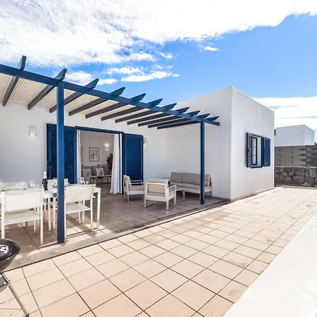 Lanzarote Volcan 10- Private Heated Pool فيلة